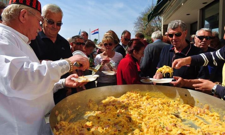 Thousands of Eggs Scrambled for Traditional Free Easter Monday Breakfast in Šibenik