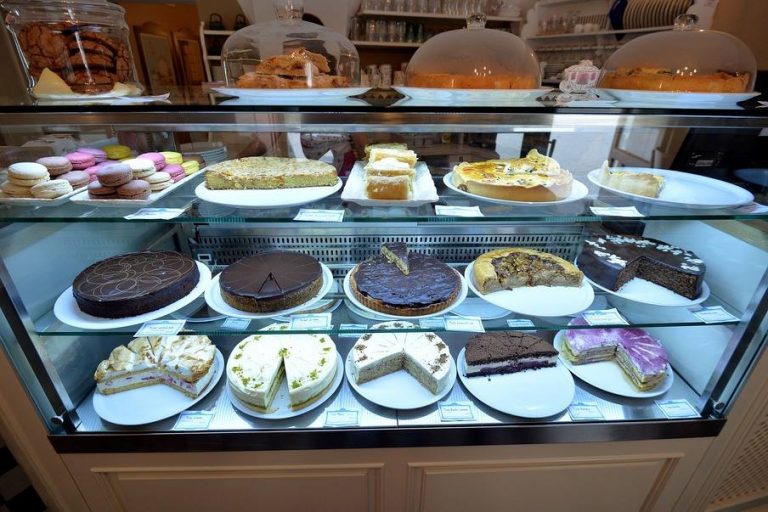 Let Them Eat Cake & Drink Coffee in Zagreb | Croatia Week