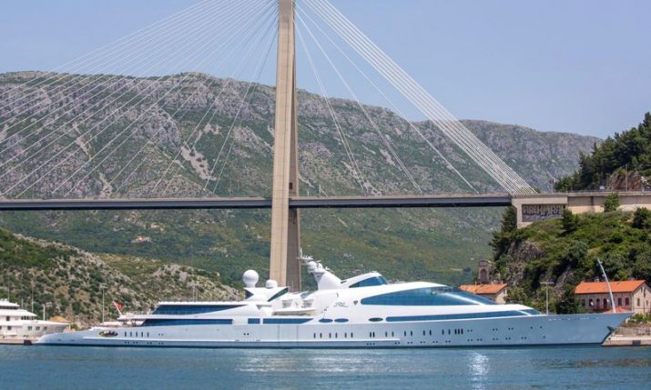 PHOTO: One of the world’s largest superyachts arrives in Dubrovnik 