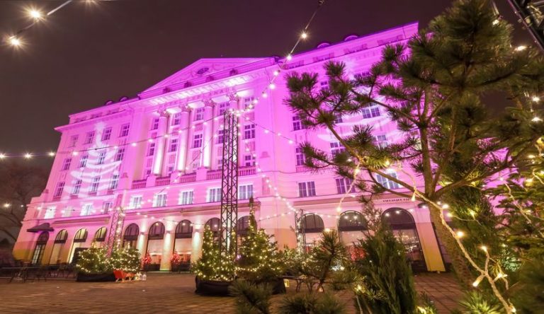 PHOTOS: Zagreb’s Esplanade Hotel Gets Into Christmas Spirit With ...