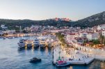 Bars in Hvar unite in protest over tourism threats