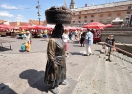 The story behind the famous Zagreb Dolac statue