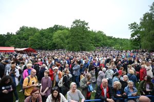 Croatia marks May Day with traditional free bean stew