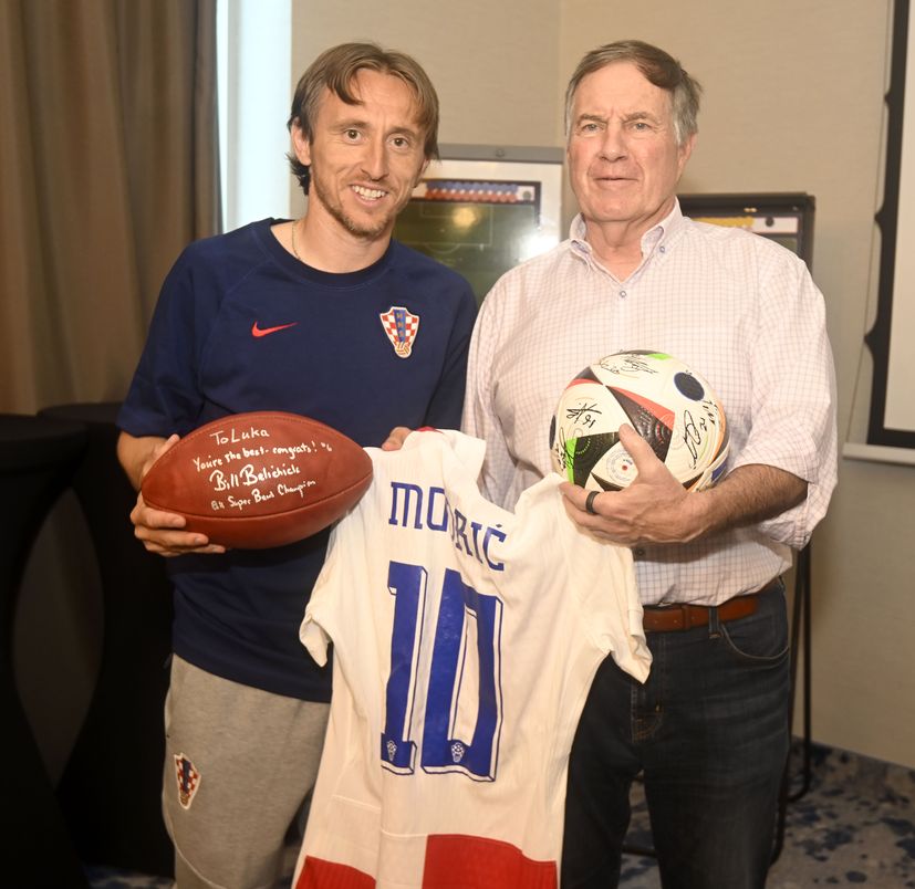 Croatian-American NFL legend Bill Belichick meets Luka Modrić and the Croatia team