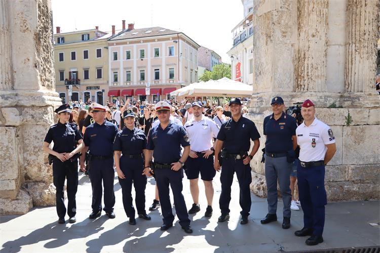 Foreign police officers in Pula 