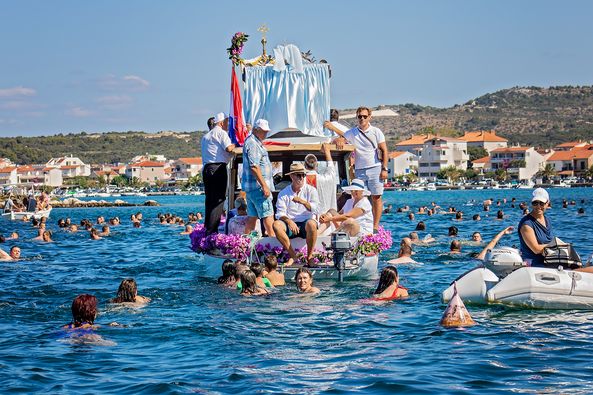 returning the painting of Our Lady by boat from the Parish Church to the Chapel on the Gradina peninsula in Rogoznica