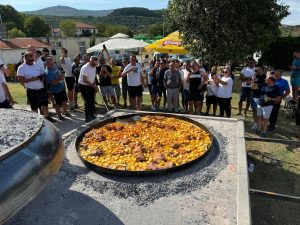 Giant peka at Restoran Glorya in Sinj