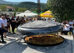 World record giant peka cooked in Croatia