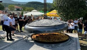 Giant peka at Restoran Glorya in Sinj