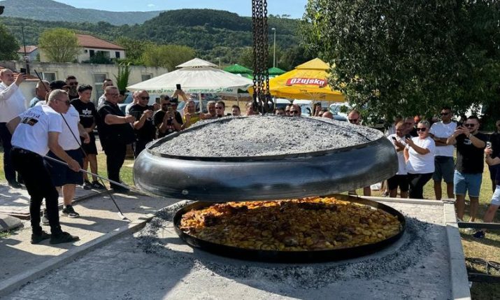 World record giant peka cooked in Croatia