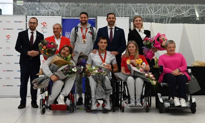 Croatian medal-winning Paralympians return to welcome in Zagreb