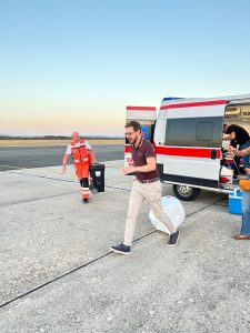 A Black Hawk helicopter from the Croatian Air Force transporting a heart from Zadar to Zagreb