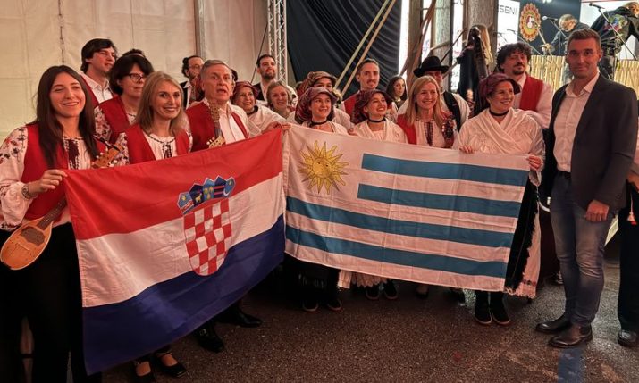 Uruguayan Croatians perform at Vinkovci Autumns for first time