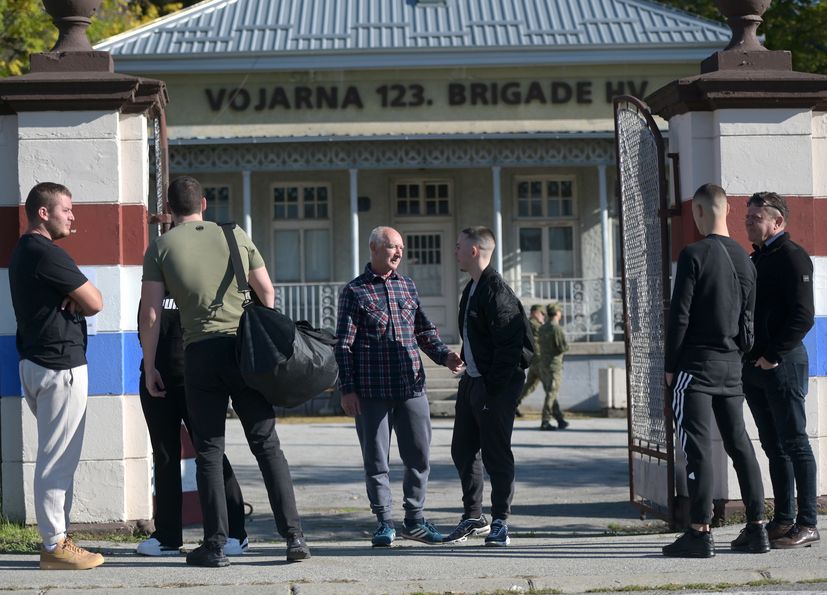 voluntary military training at the Basic Military Training Battalion of the “Fran Krsto Frankopan” Training and Doctrine Command of the Croatian Army in Požega.
