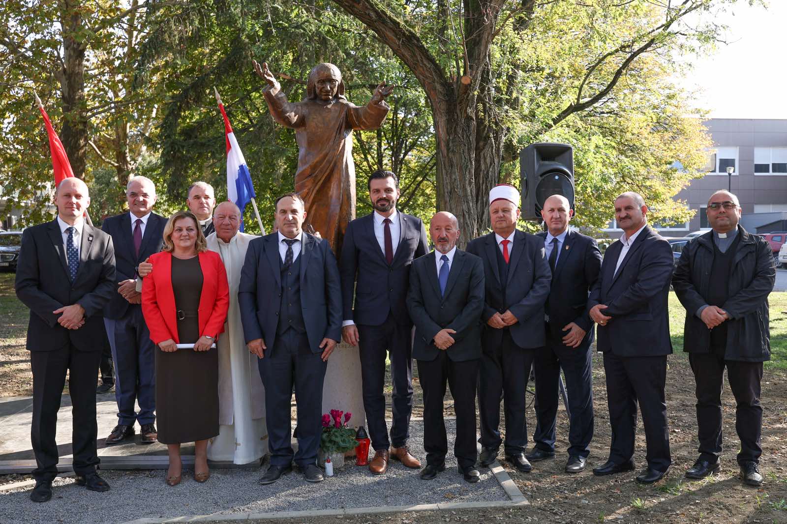 Mother Teresa monument unveiled in Osijek