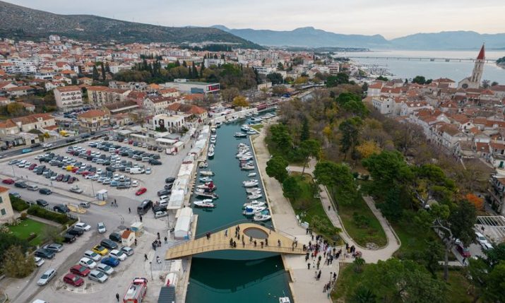 PHOTOS: New bridge in Trogir attracts attention