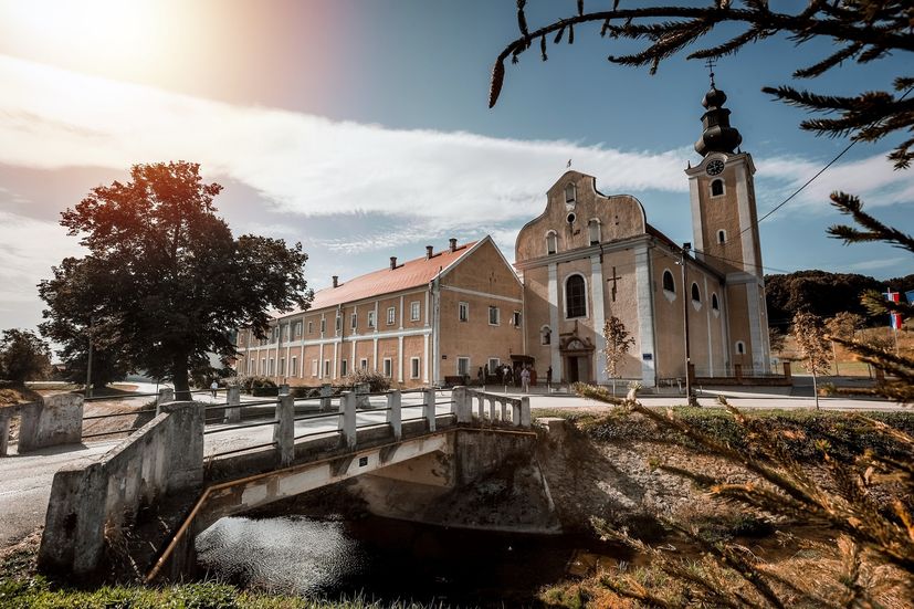 Nova Gradiška and Cernik