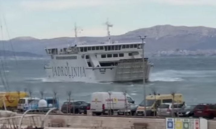 VIDEO: Dramatic footage as ferry battles bura on Croatian coast